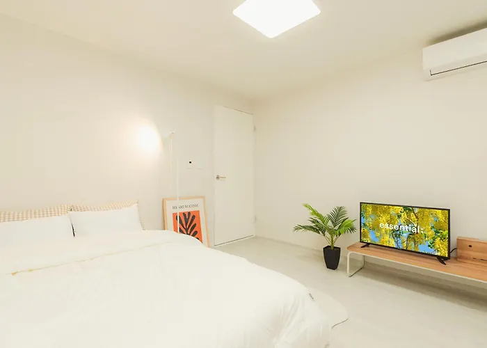 Apartment 8월특가gangnam, Near Subway, Full Option, 2 Bedrooms, 2 Queen