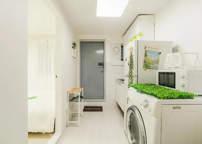 8월특가gangnam, Near Subway, Full Option, 2 Bedrooms, 2 Queen Apartment Seoul