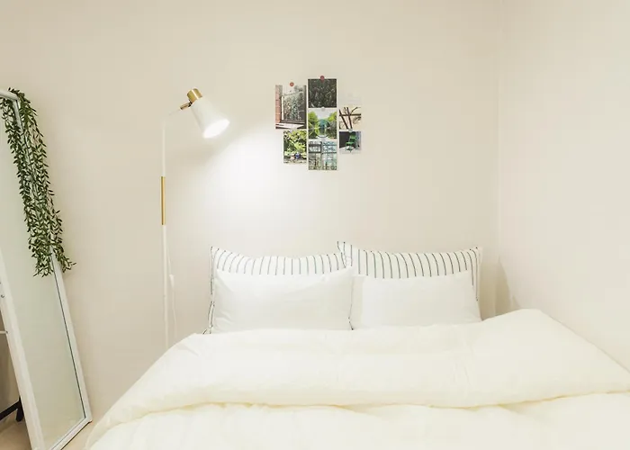 Apartment 8월특가gangnam, Near Subway, Full Option, 2 Bedrooms, 2 Queen *