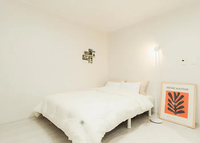 8월특가gangnam, Near Subway, Full Option, 2 Bedrooms, 2 Queen Seoul